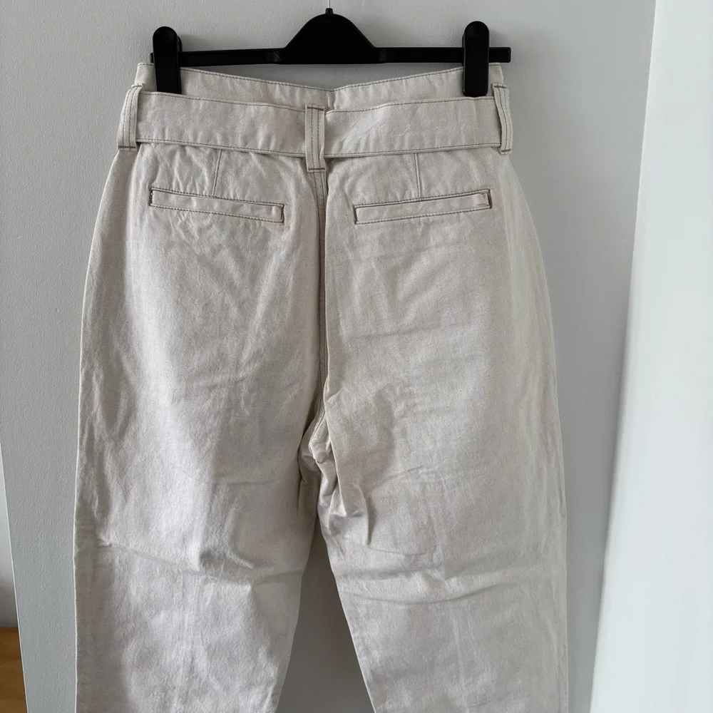 Reiss Chantelle Mid Rise Tapered Belted Jeans‎ In Ecru Size 30 NWOT